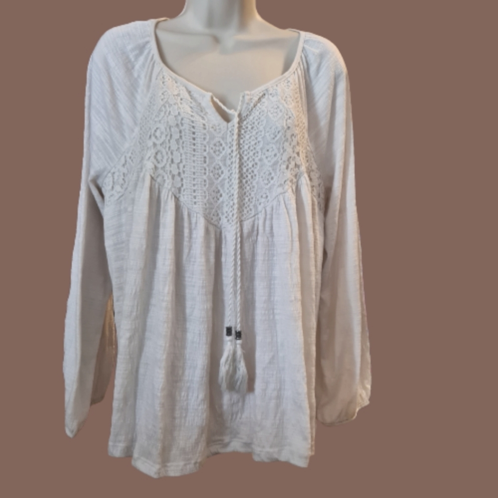Long sleeve ladies Romanian cream/white top